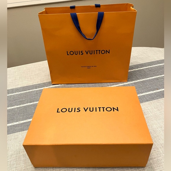 Authentic Louis Vuitton magnetic flap-lid box (14.5”x10.25”x5”) and shopping bag - Picture 14 of 15